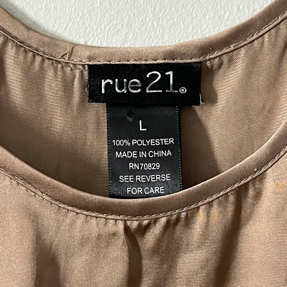 Cute silk and laced top - Picture 2 of 2